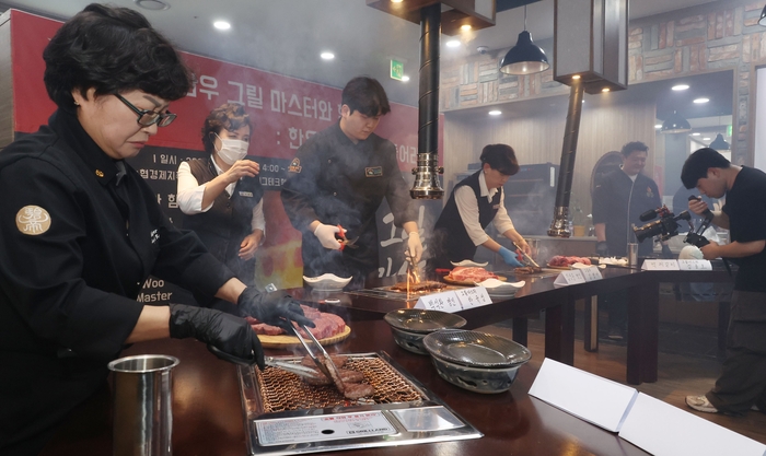 한우 명인과 고기굽기 장인이 만나면? “투뿔 그 이상의 가치”